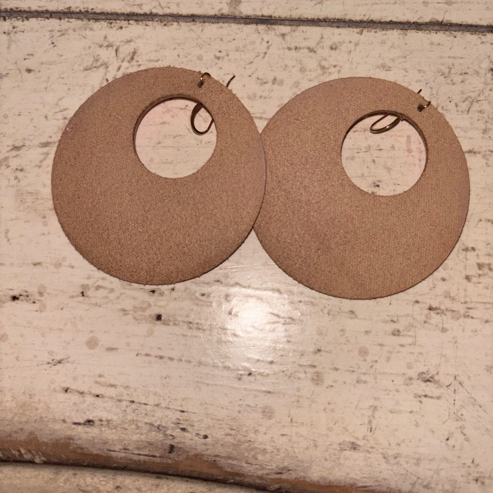 Set of 19 Nickel & Suede earrings. - Picture 16 of 16